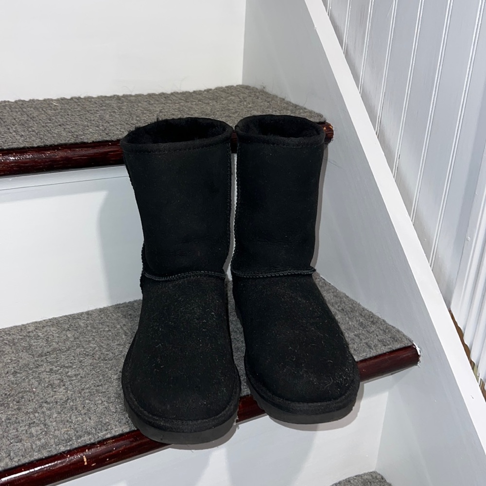 Black Classic Short Uggs